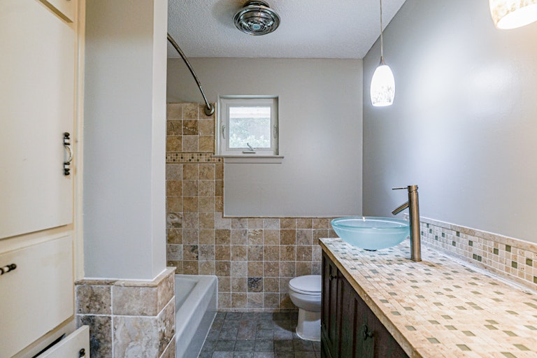 Photo 6 of 23 - 6425 Trail Lake Dr, Fort Worth, TX 76133