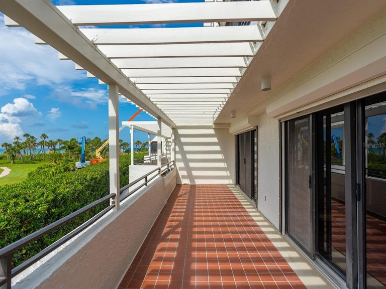 Photo 9 of 39 - 1485 Gulf Of Mexico Dr #103, Longboat Key, FL 34228