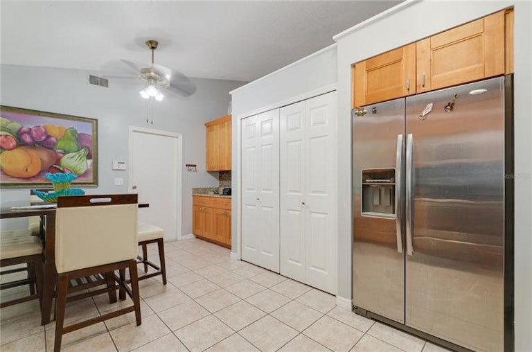 Photo 14 of 33 - 3829 Pickwick Dr, Orlando, FL 32817