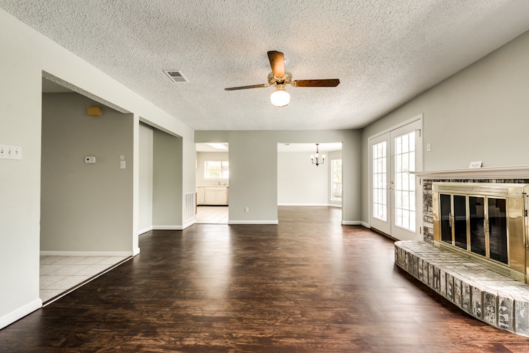 Photo 5 of 25 - 3910 Martha Ln, Rowlett, TX 75088