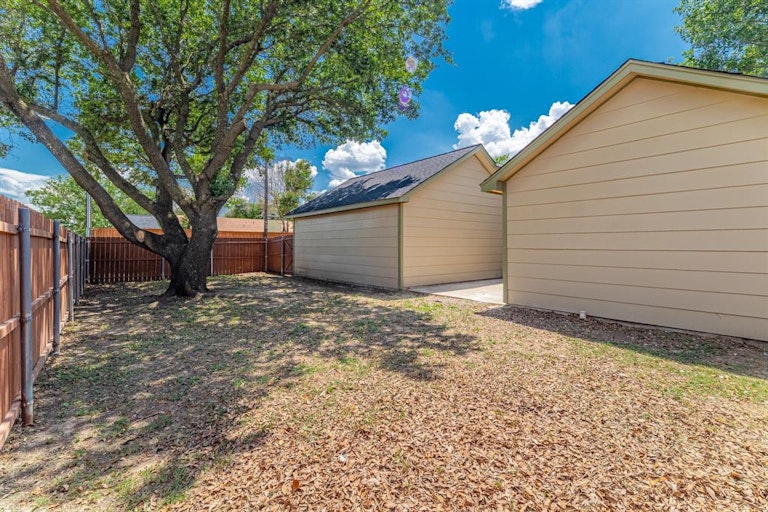 Photo 26 of 28 - 10828 Eastcrest Ln, Dallas, TX 75217