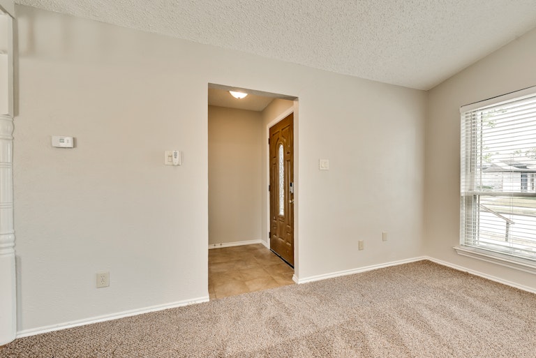 Photo 7 of 30 - 301 Conger Dr, Mesquite, TX 75149