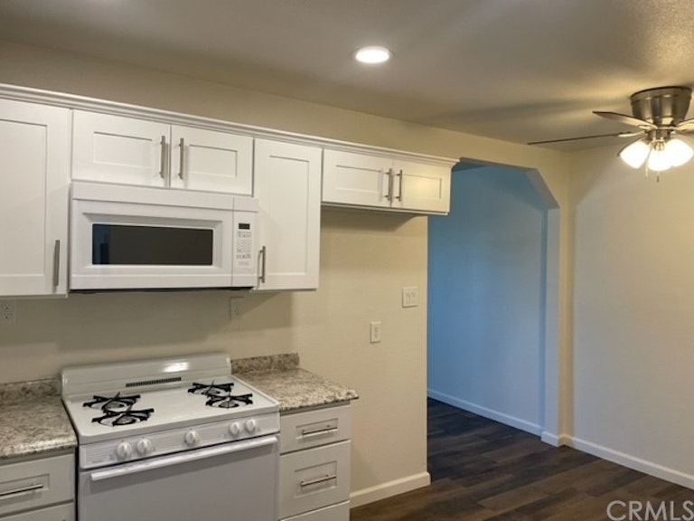 Photo 9 of 24 - 620 E Washington Ave, San Jacinto, CA 92583