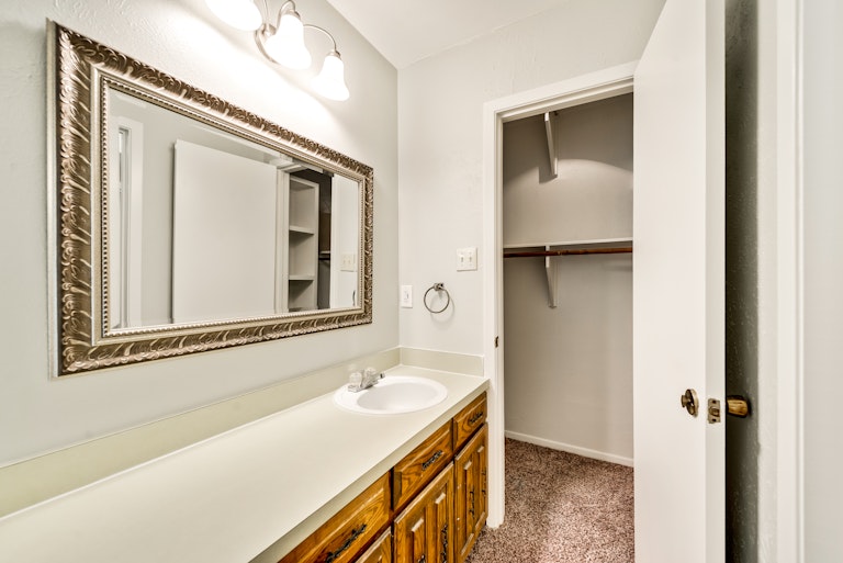 Photo 15 of 21 - 2617 Peppertree Pl, Plano, TX 75074