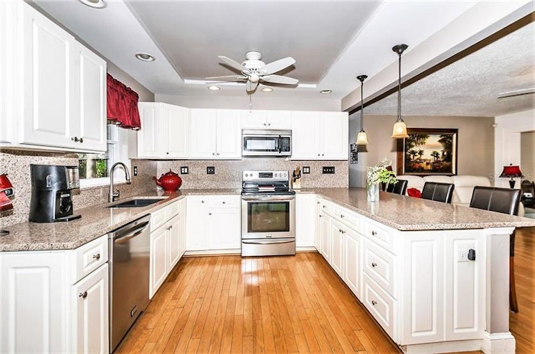 Photo 8 of 25 - 1999 Elliott Dr, Clearwater, FL 33763