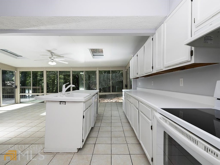 Photo 12 of 34 - 1203 Ridgeside Dr NW, Acworth, GA 30102