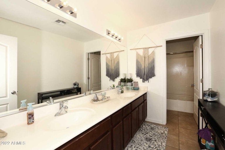 Photo 17 of 53 - 18544 N Lariat Rd, Maricopa, AZ 85138