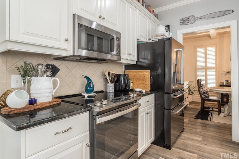 Photo 14 of 47 - 284 Elmcrest Dr, Holly Springs, NC 27540