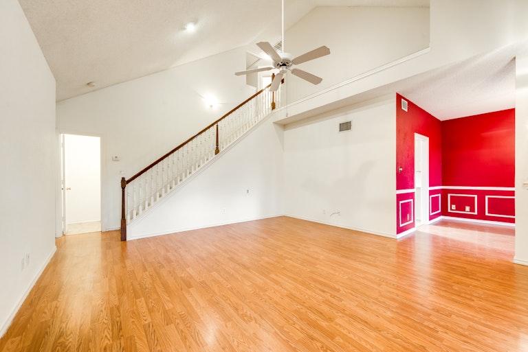 Photo 5 of 28 - 2216 Meadowstone Dr, Carrollton, TX 75006