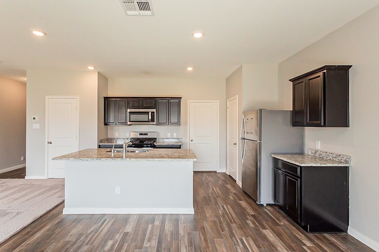 Photo 4 of 21 - 4848 Hallies Gdn, Saint Hedwig, TX 78152