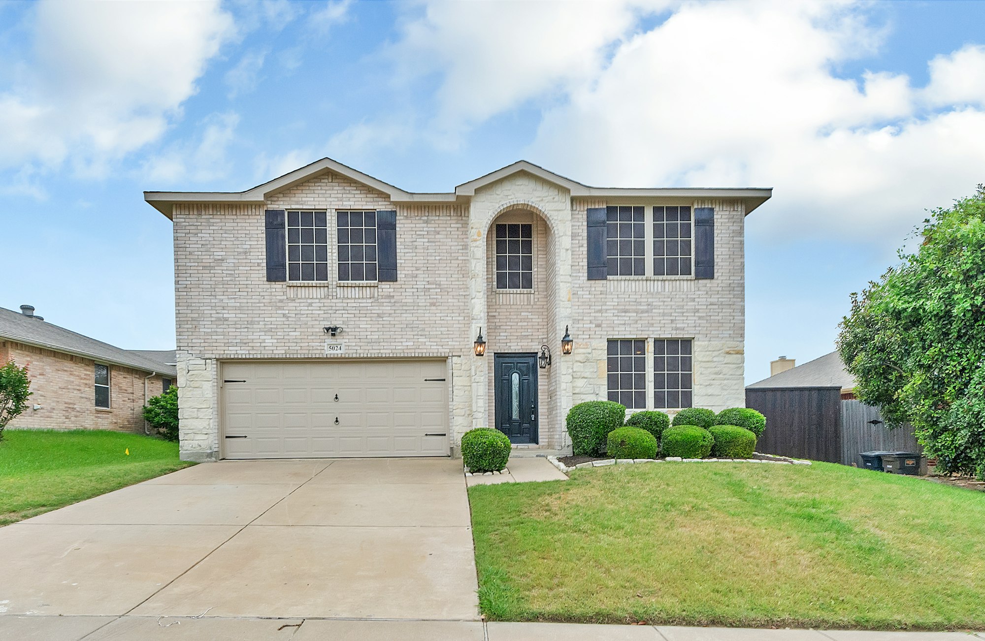 Photo 1 of 27 - 5024 Prestwick Dr, Fort Worth, TX 76135