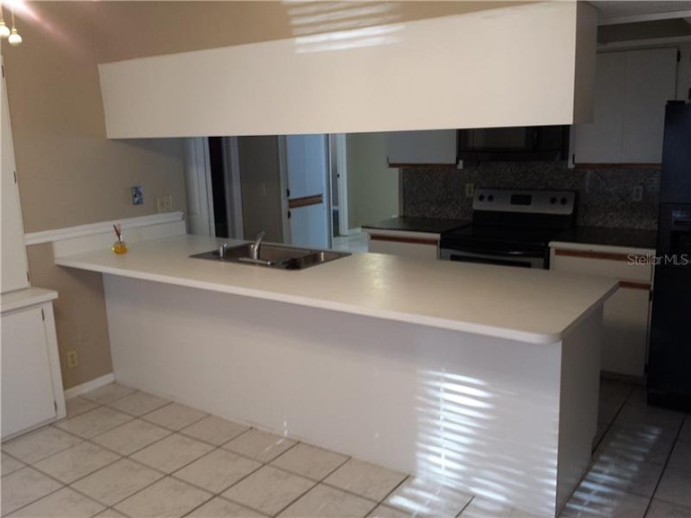 Photo 14 of 25 - 512 Limetree Dr, Oldsmar, FL 34677