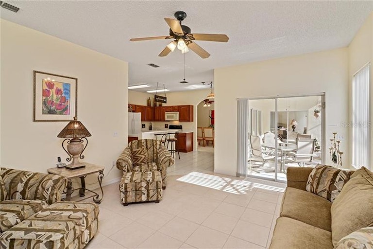 Photo 7 of 24 - 5401 Dahlia Reserve Dr, Kissimmee, FL 34758