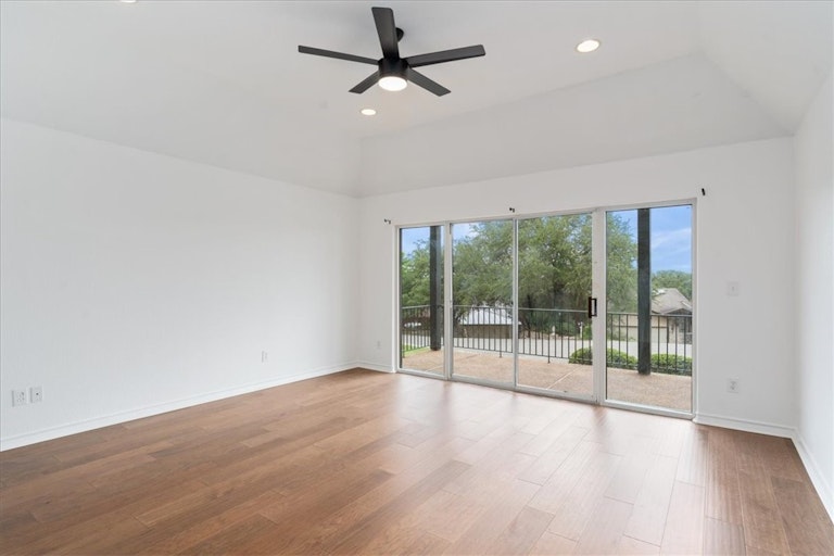 Photo 15 of 34 - 411 Seawind, Lakeway, TX 78734