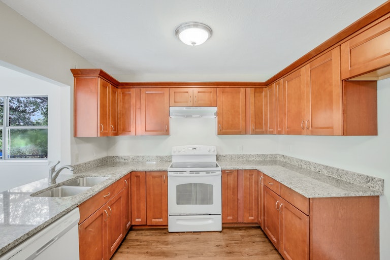 Photo 6 of 25 - 2233 Biscayne Dr W, Irving, TX 75060