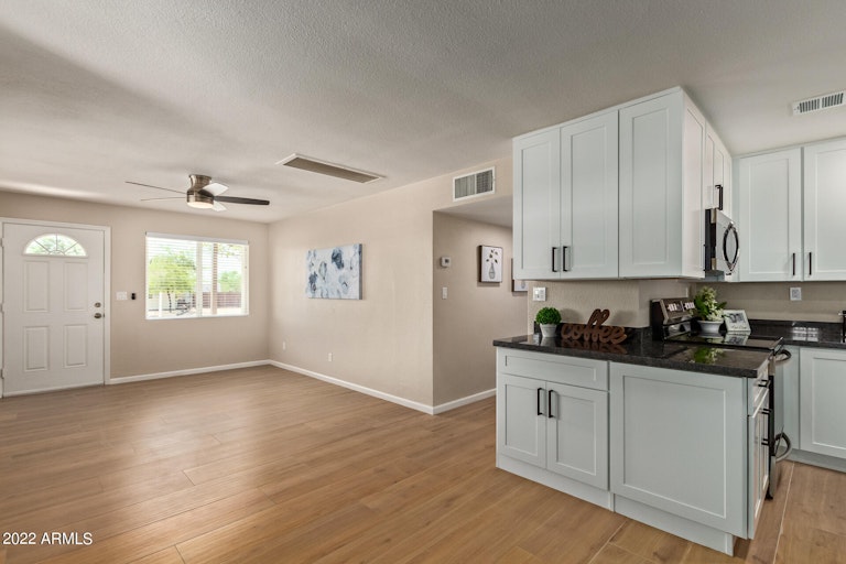 Photo 4 of 18 - 347 N Thunderbird Dr, Apache Junction, AZ 85120