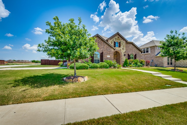 Photo 31 of 34 - 1936 Knoxbridge Rd, Forney, TX 75126