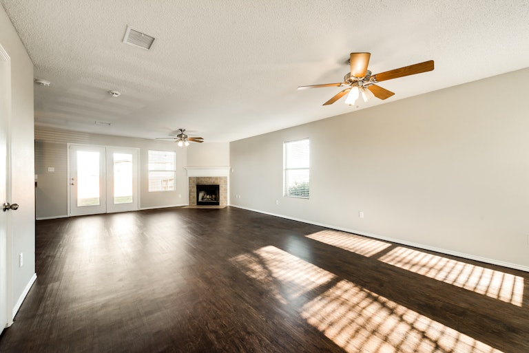 Photo 9 of 23 - 3332 Tobago Rd, Fort Worth, TX 76123
