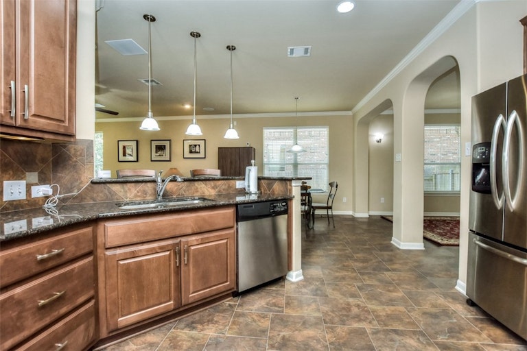 Photo 10 of 27 - 8020 Alophia Dr, Austin, TX 78739