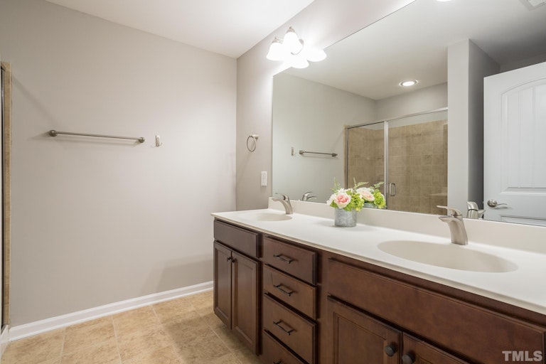 Photo 22 of 26 - 5510 Nur Ln, Raleigh, NC 27606