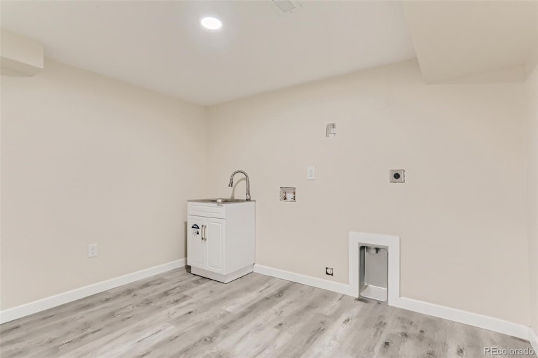 Photo 21 of 30 - 3261 Ivy St, Denver, CO 80207