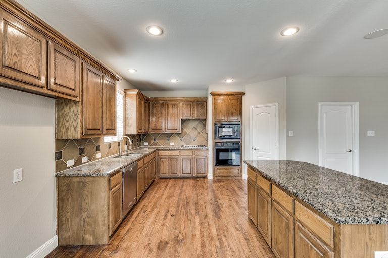 Photo 12 of 24 - 1914 Bordeaux Ct, Allen, TX 75002