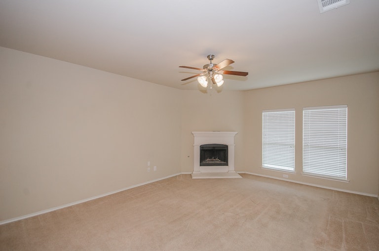 Photo 6 of 44 - 9713 Mulligan Dr, McKinney, TX 75072