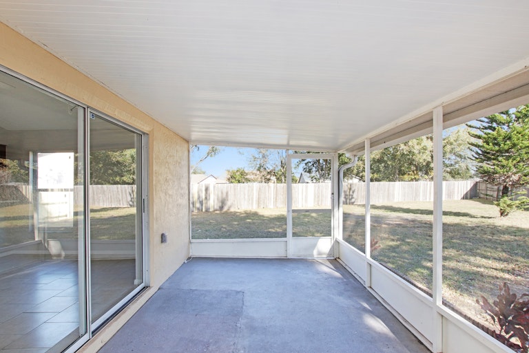 Photo 6 of 17 - 1402 Mohrlake Dr, Brandon, FL 33511