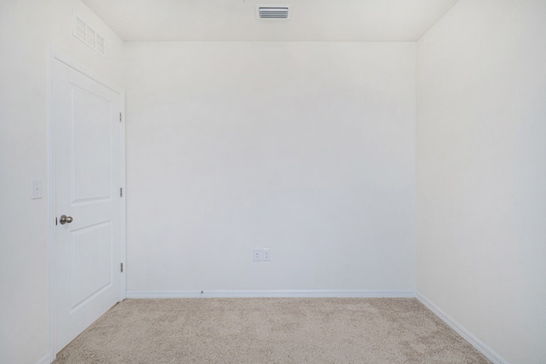 Photo 14 of 17 - 32641 Abby Lax Ln, Wesley Chapel, FL 33543