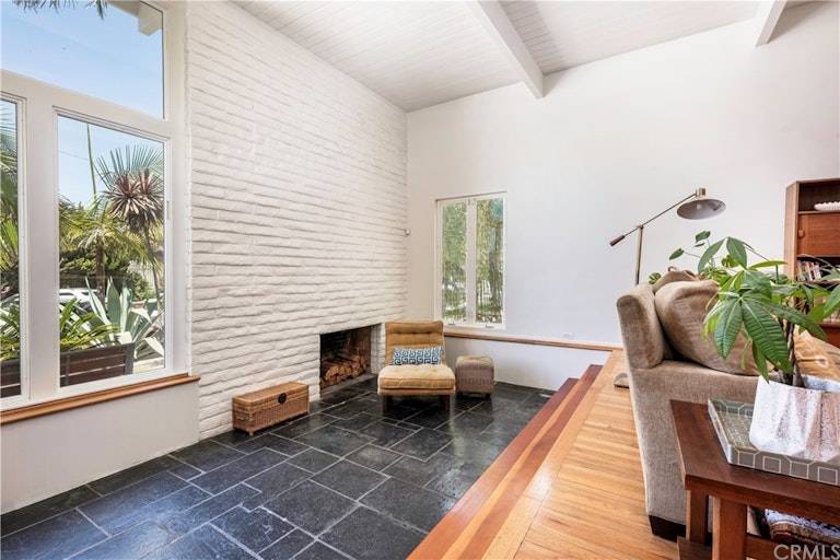 Photo 10 of 32 - 1500 Crestview Ave, Seal Beach, CA 90740