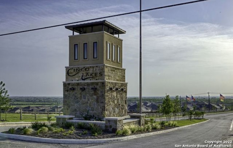 Photo 4 of 5 - 10502 Tawakoni Frk, San Antonio, TX 78252