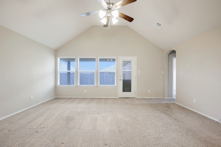 Photo 4 of 26 - 4021 Winter Springs Dr, Fort Worth, TX 76123