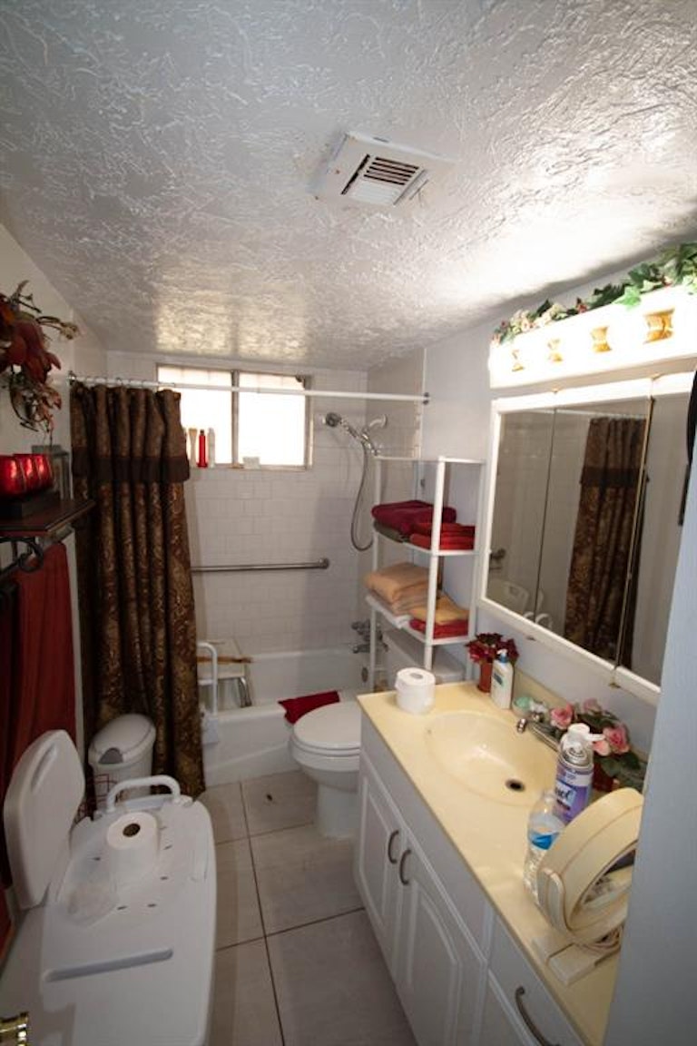 Photo 11 of 16 - 7730 Boggess Rd, Houston, TX 77016