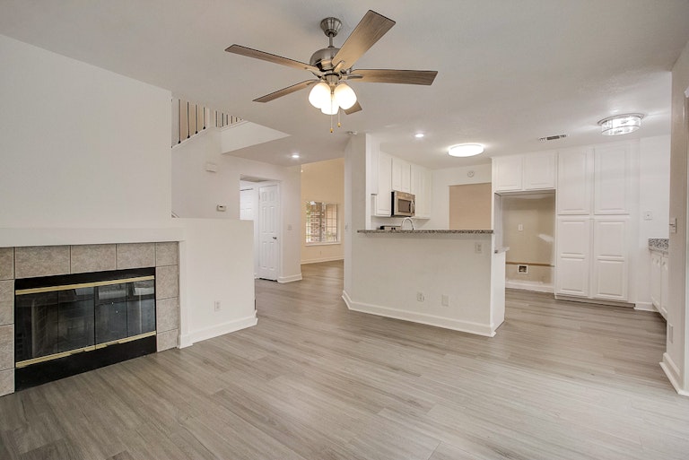 Photo 21 of 35 - 4052 Tawny Meadow Way, Antelope, CA 95843