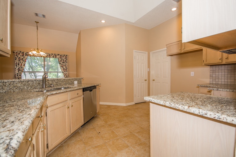 Photo 8 of 27 - 4206 Buena Vista Ln, McKinney, TX 75070