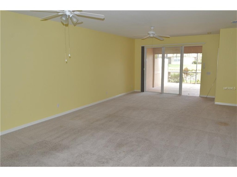 Photo 3 of 25 - 8302 Summer Greens Ter, Bradenton, FL 34212