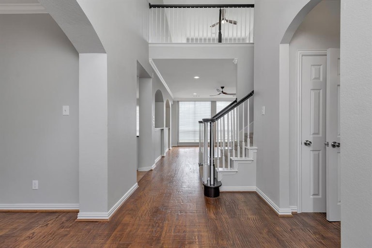 Photo 4 of 40 - 215 Durango Dr, Roanoke, TX 76262