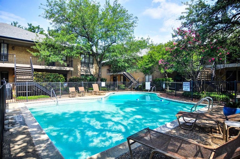 Photo 35 of 38 - 10727 Villager Rd Unit B, Dallas, TX 75230