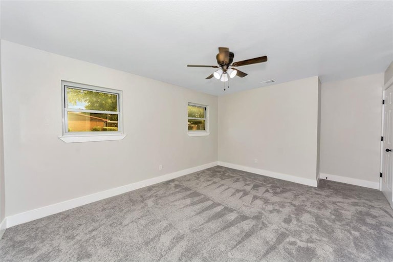 Photo 29 of 34 - 1341 Stafford Dr, Fort Worth, TX 76134