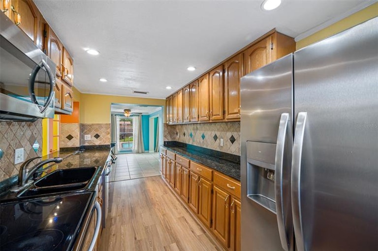 Photo 5 of 13 - 6067 Oak Ridge Ave, New Port Richey, FL 34653