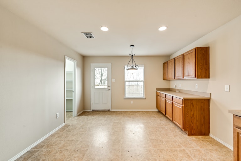 Photo 13 of 23 - 536 Laurel Ln, Fate, TX 75087