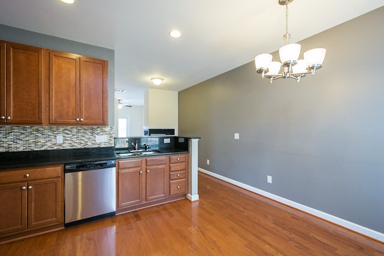 Photo 8 of 19 - 8016 Sycamore Hill Ln, Raleigh, NC 27612