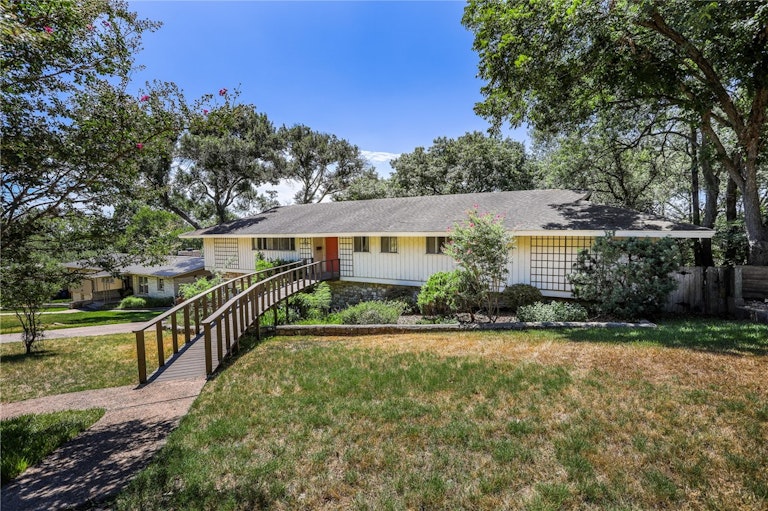 Photo 1 of 40 - 4905 Crestway Dr, Austin, TX 78731