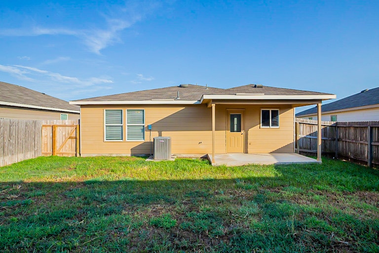 Photo 7 of 17 - 10911 Bosal Trl, San Antonio, TX 78245