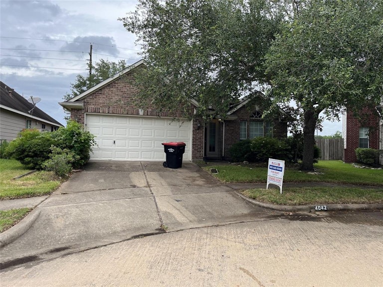 Photo 1 of 6 - 4042 Dell Ln, Missouri City, TX 77459