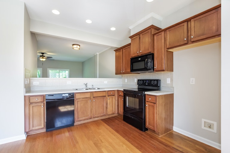 Photo 2 of 26 - 117 Gallent Hedge Trl, Apex, NC 27539