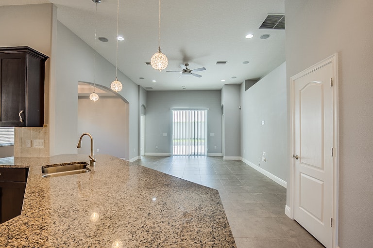Photo 11 of 29 - 12104 Rambling Stream Dr, Riverview, FL 33579