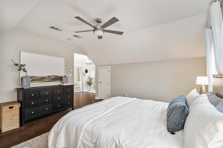Photo 27 of 40 - 5204 Willis Ave, Dallas, TX 75206