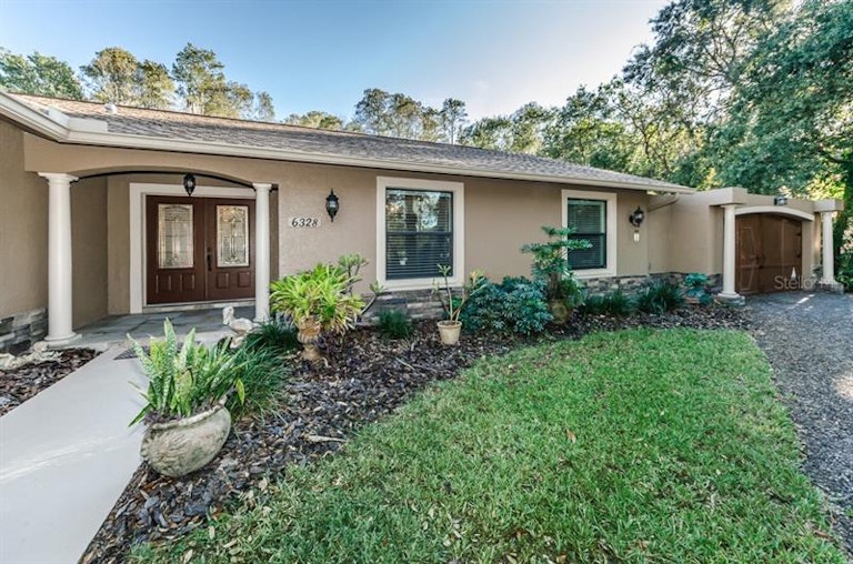 Photo 2 of 25 - 6328 Ridge Top Dr, New Port Richey, FL 34655