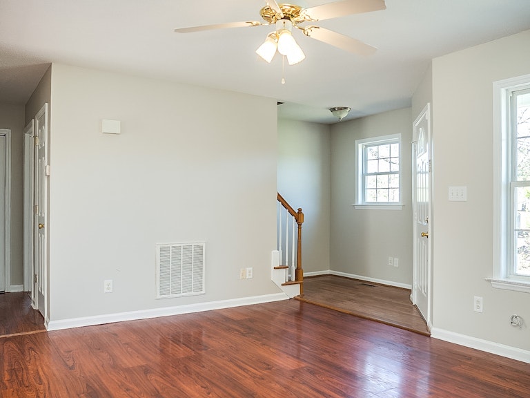 Photo 5 of 23 - 1142 Darius Pearce Rd, Youngsville, NC 27596